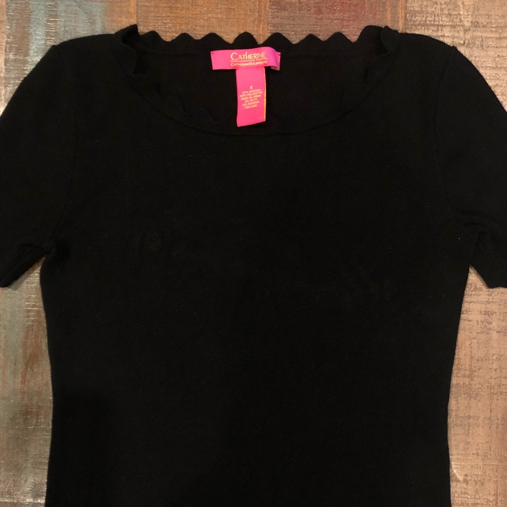 Scalloped short sleeve Sweater S EUC - Picture 3 of 10